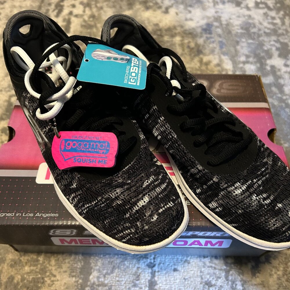 Skechers Go Step GOGA Pillars Shoes